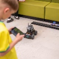 Kinderen leren en vermaken zich tijdens de High Tech Ontdekkingsroute 2024